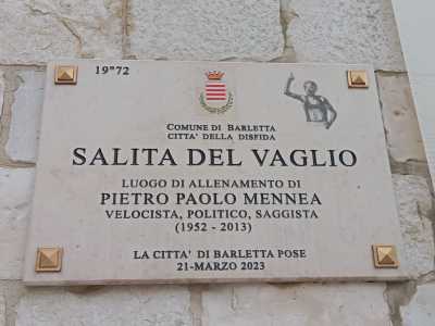 E dopo la sua morte, avvenuta per un male incurabile il 21 marzo 2013, a soli 60 anni, Barletta lo rese un simbolo cittadino. A lui sono dedicati la salita del Vaglio...